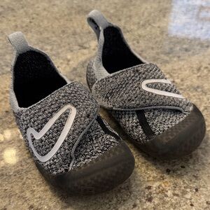 Nike Swoosh 1 shoes size